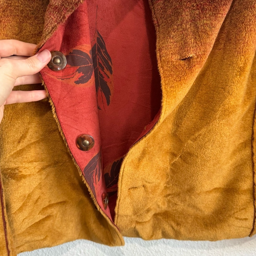 VTG Reversible Jacket Red Faux Suede + Fur Casual Button Up Boho Artsy Leaf L - Picture 14 of 14